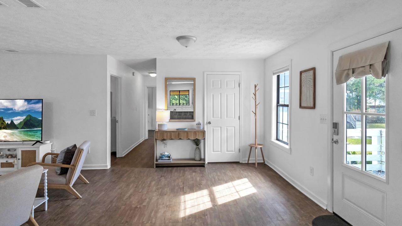 Photo of Livingroom in Midway