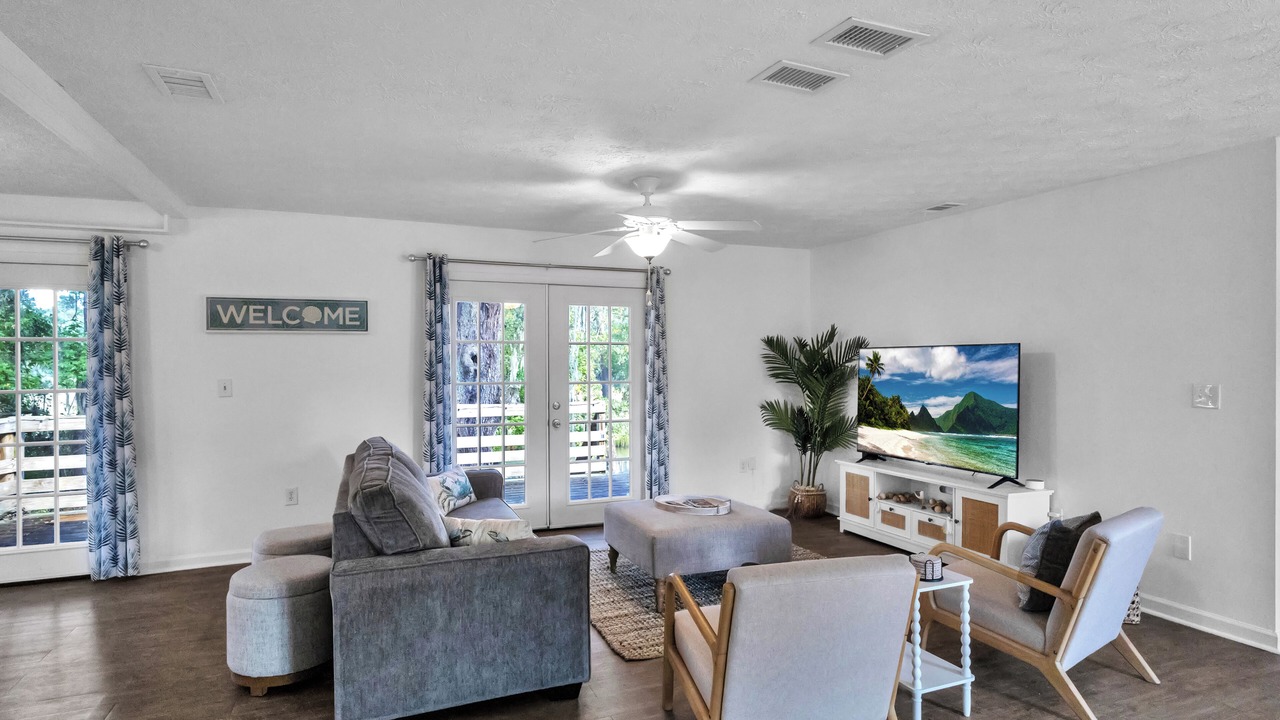 Photo of Livingroom in Midway