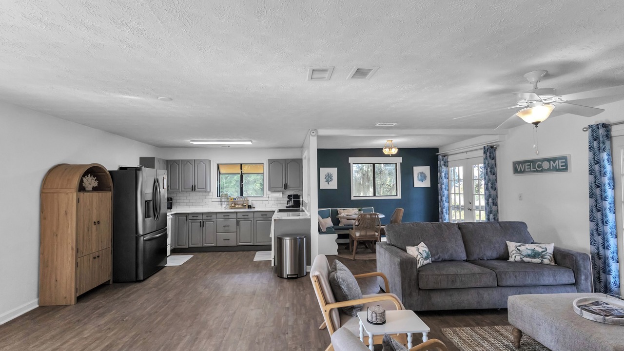Photo of Livingroom in Midway