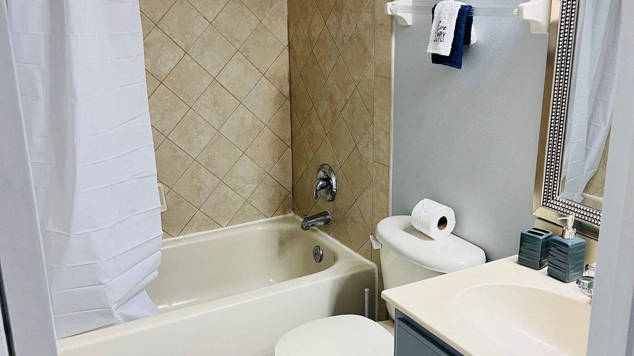 Photo of Bathroom in Lakeside Estates