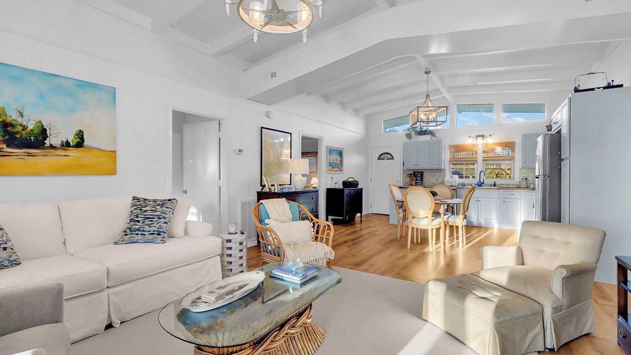 Photo of Livingroom in Inlet Harbour