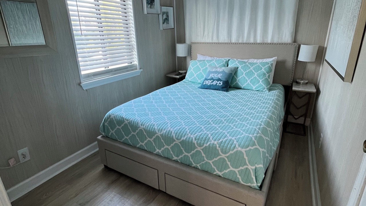 Photo of Bedroom in Folly Field