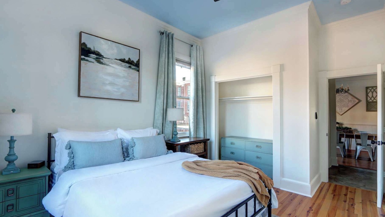 Photo of Bedroom in Beach Institute