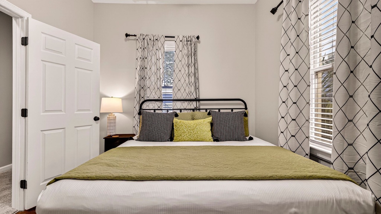 Photo of Bedroom in Metropolitan