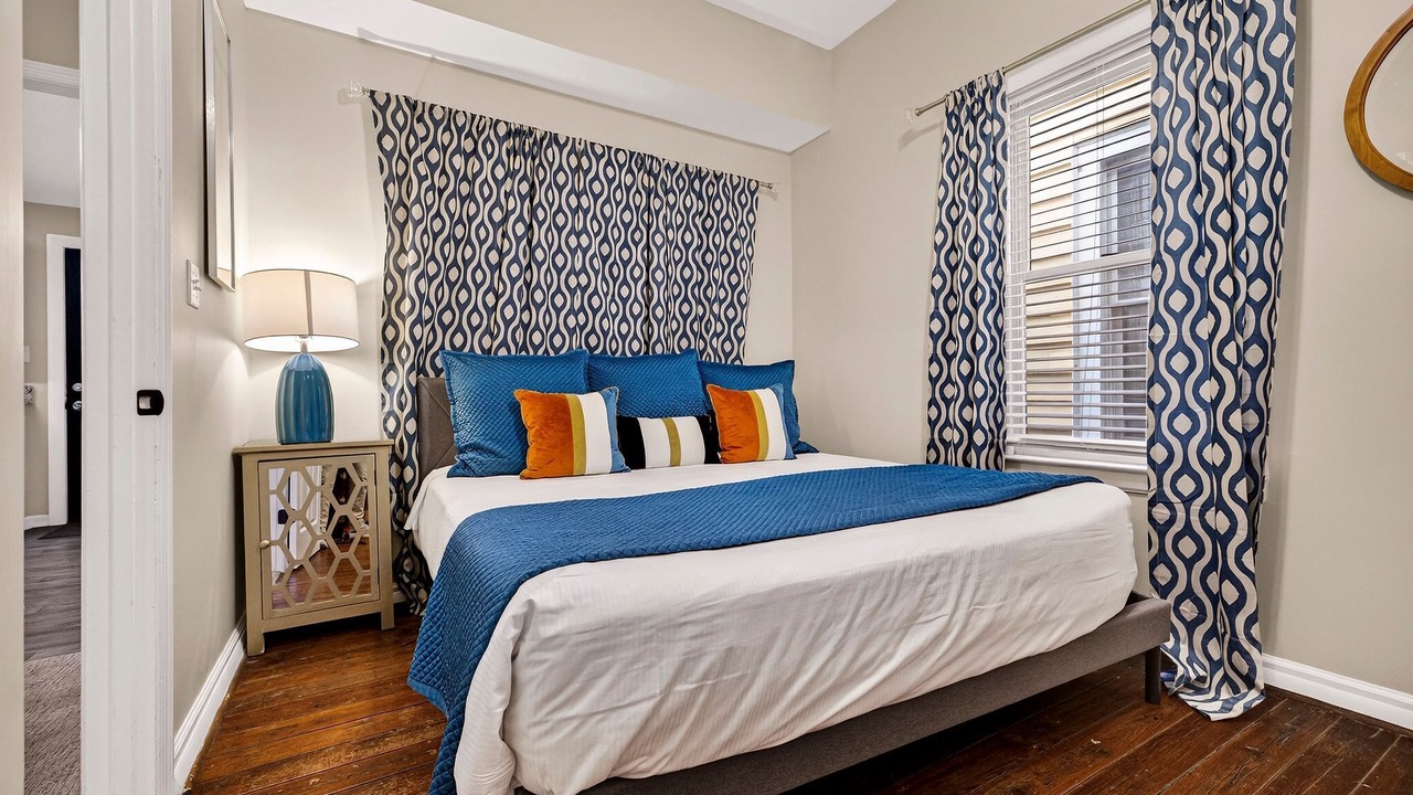 Photo of Bedroom in Metropolitan