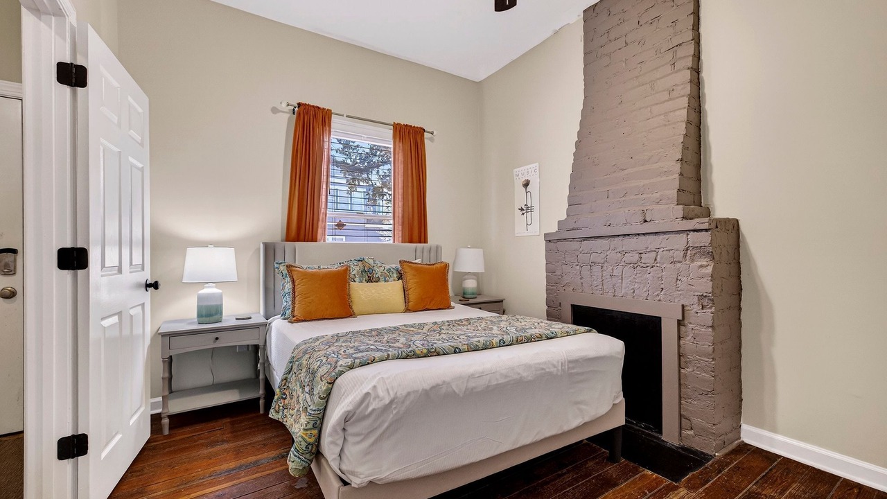 Photo of Bedroom in Metropolitan