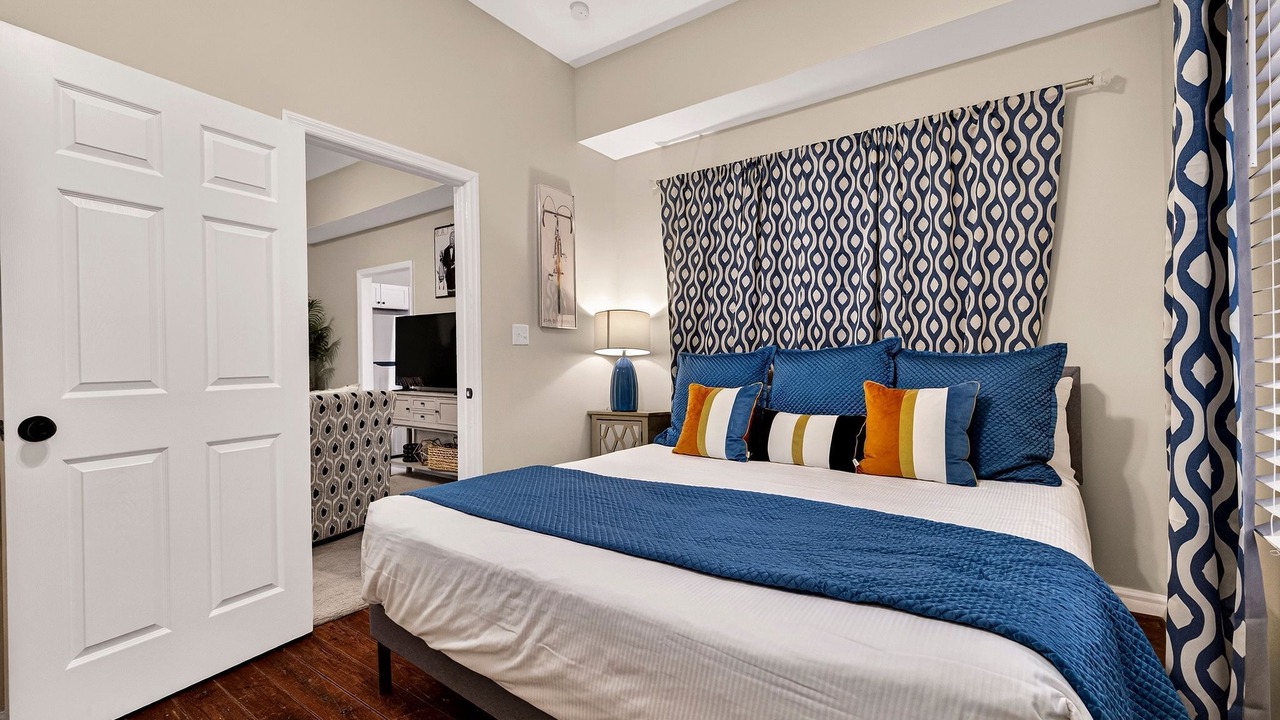 Photo of Bedroom in Metropolitan