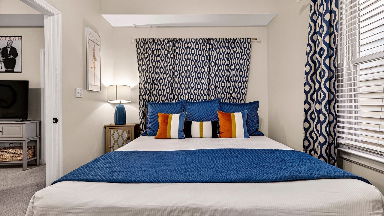 Photo of Bedroom in Metropolitan