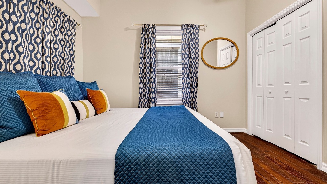 Photo of Bedroom in Metropolitan