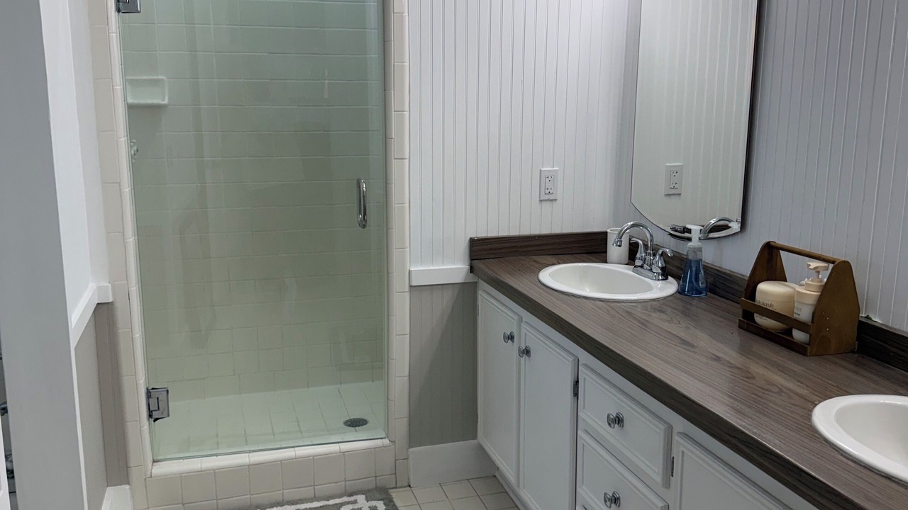 Photo of Bathroom in Melrose on the Beach