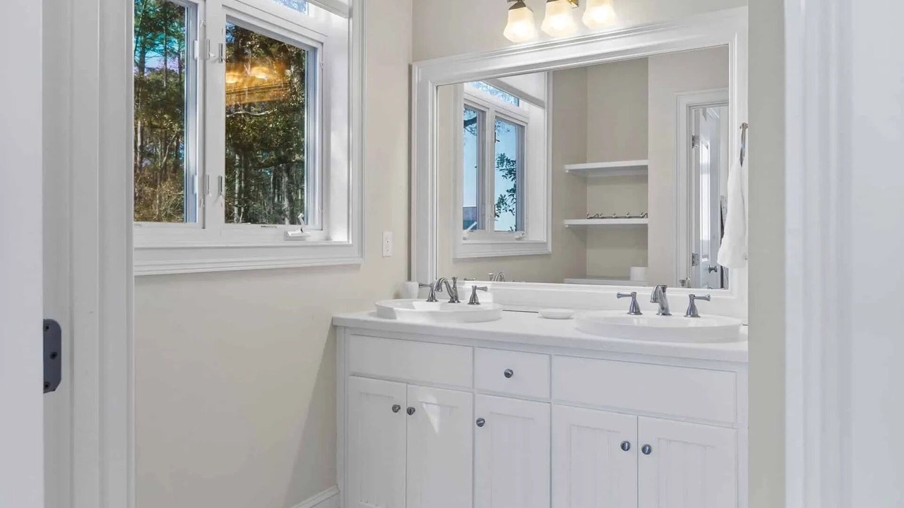 Photo of Bathroom in Melrose on the Beach