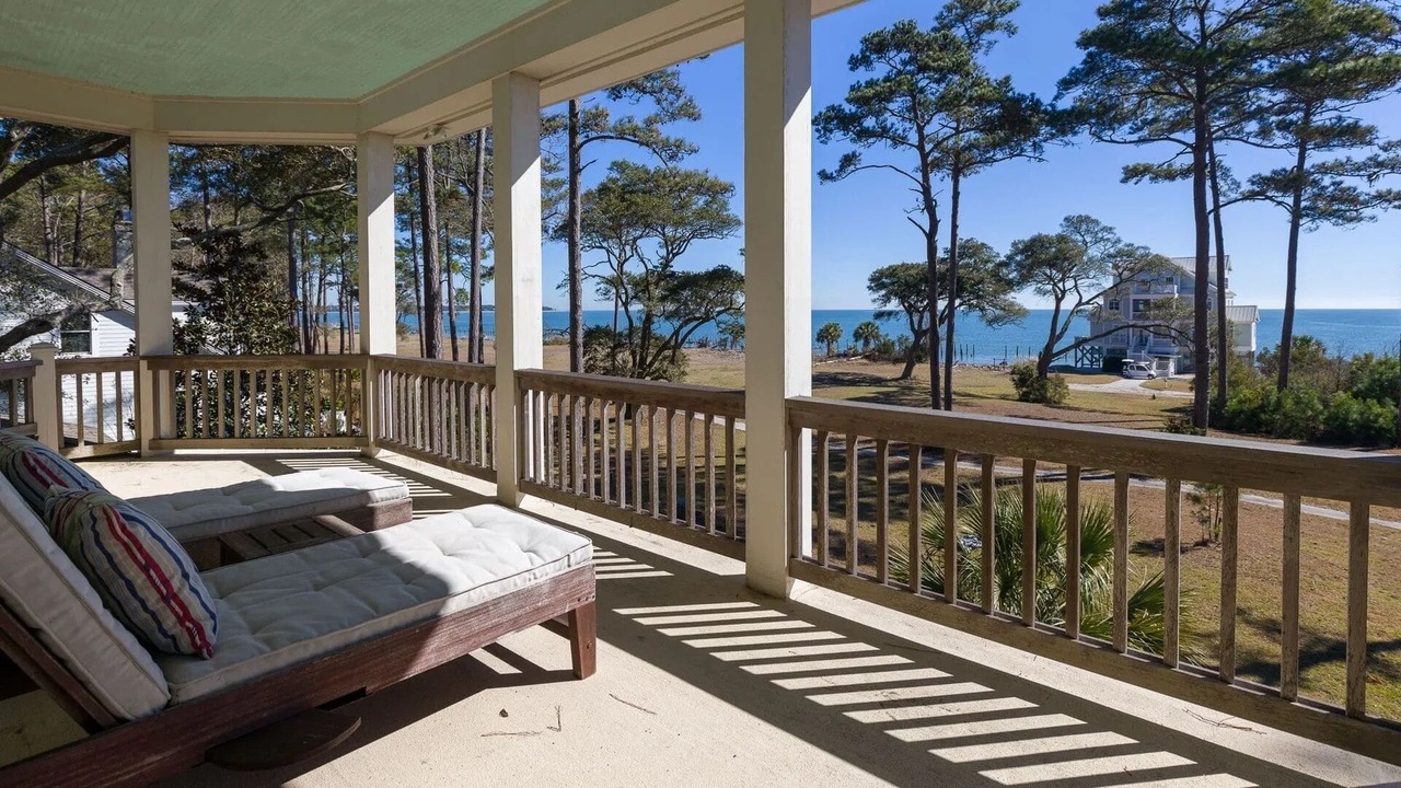 Photo of Patio Balcony in Melrose on the Beach