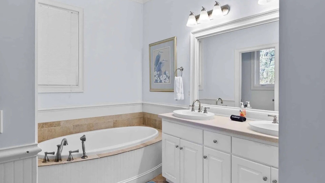 Photo of Bathroom in Melrose on the Beach