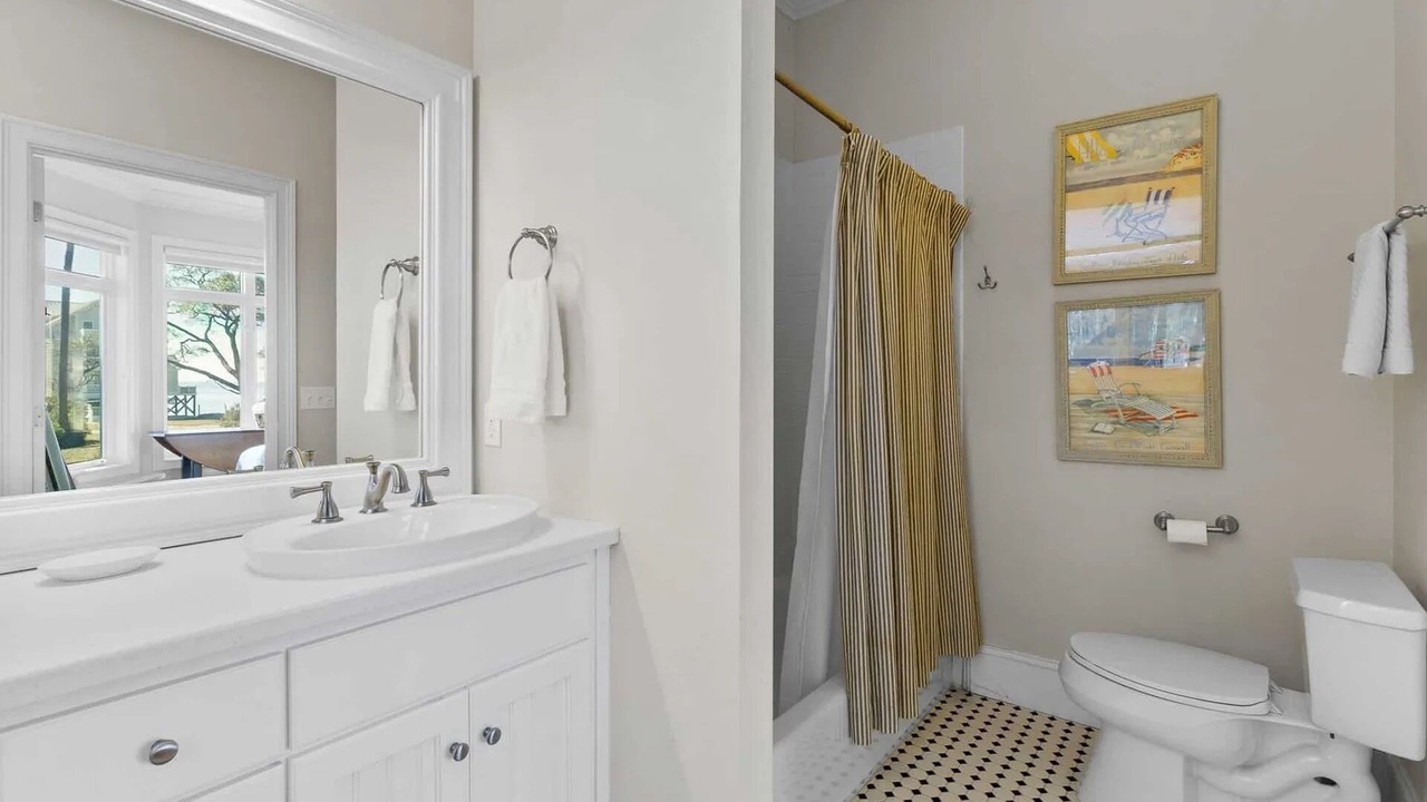 Photo of Bathroom in Melrose on the Beach