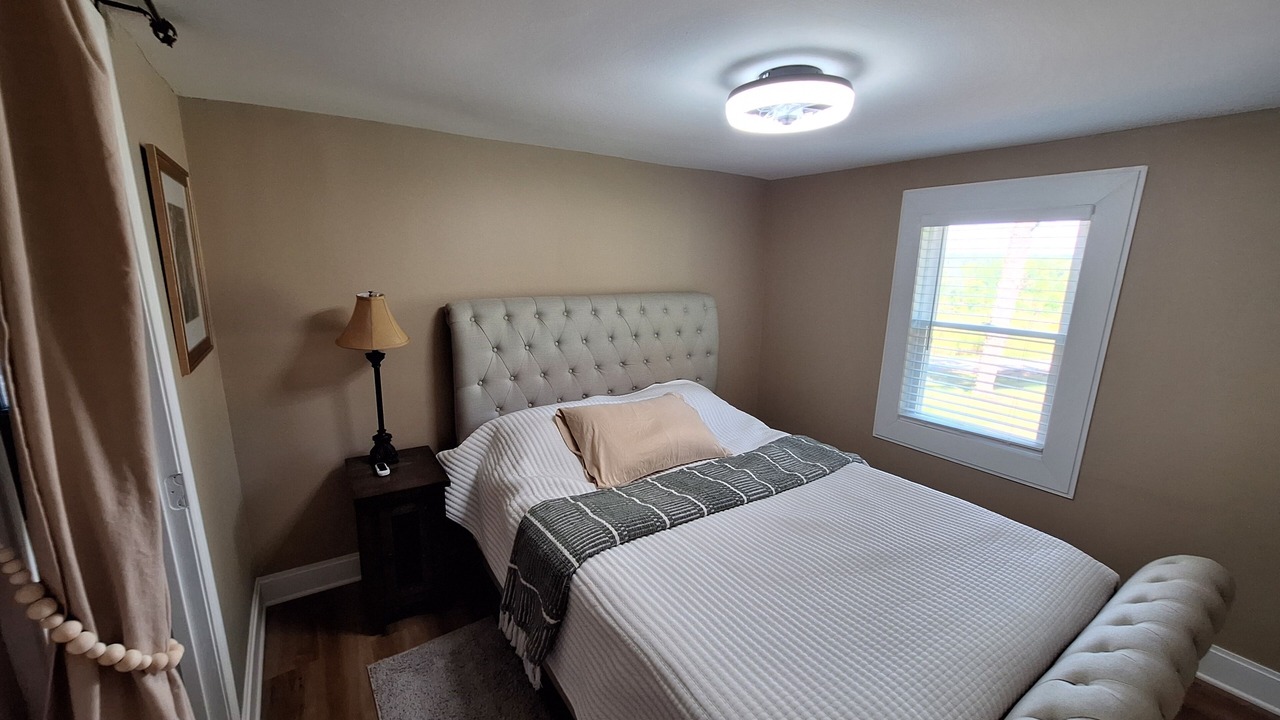 Photo of Bedroom in Salem
