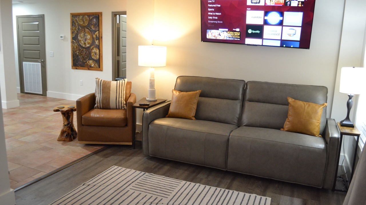 Photo of Livingroom in Midway