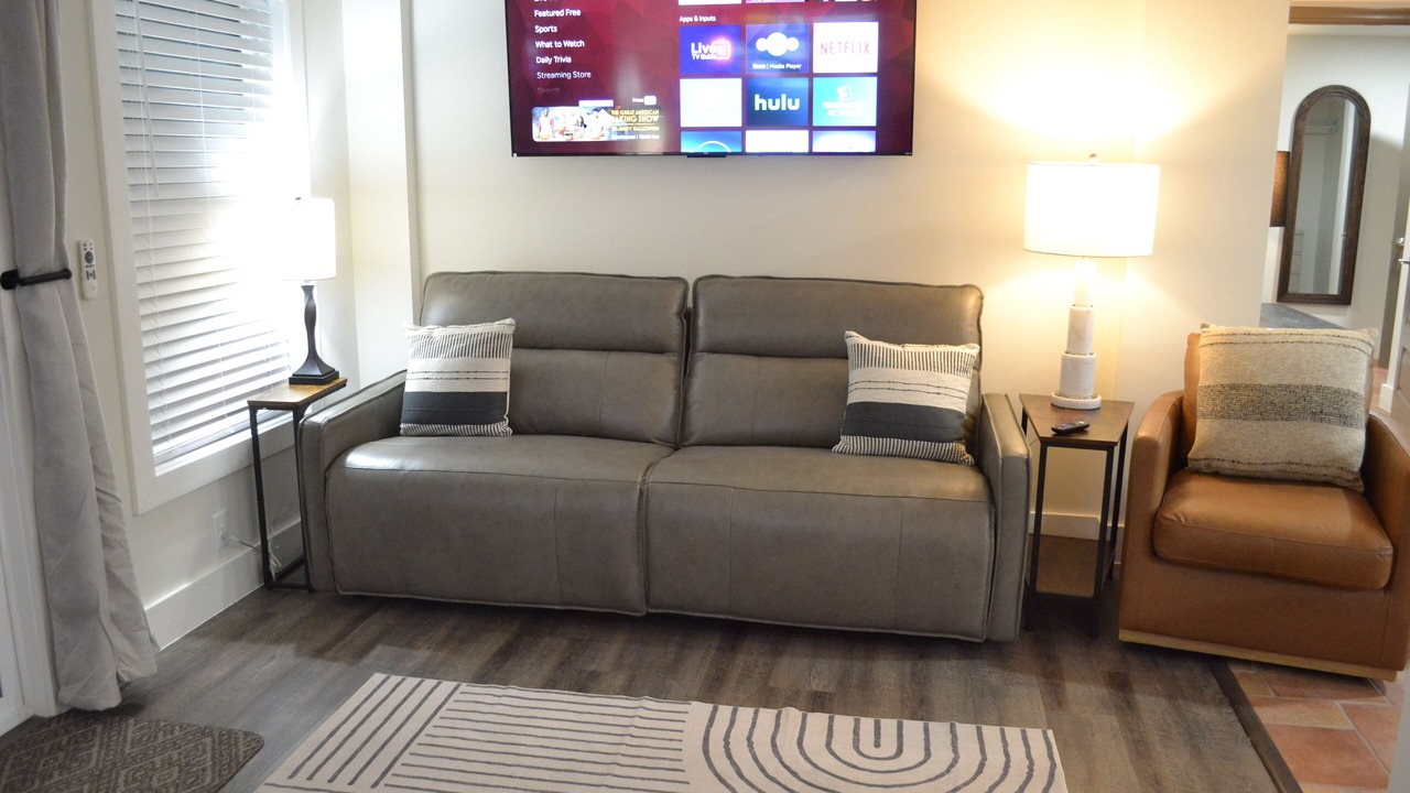 Photo of Livingroom in Midway