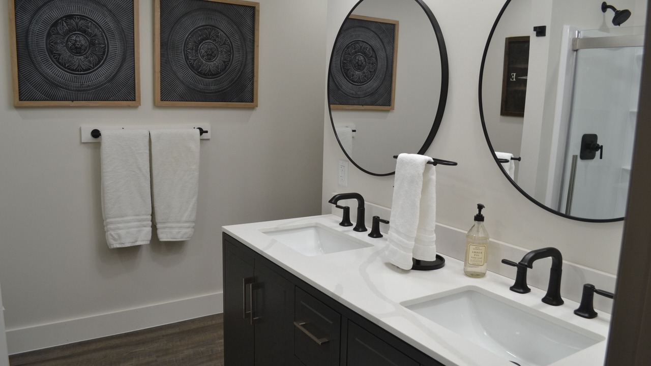 Photo of Bathroom in Midway