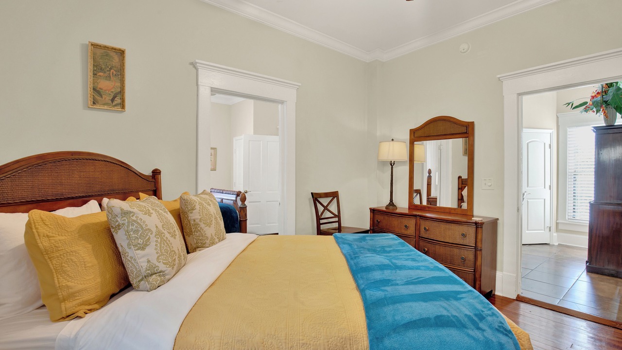Photo of Bedroom in Metropolitan