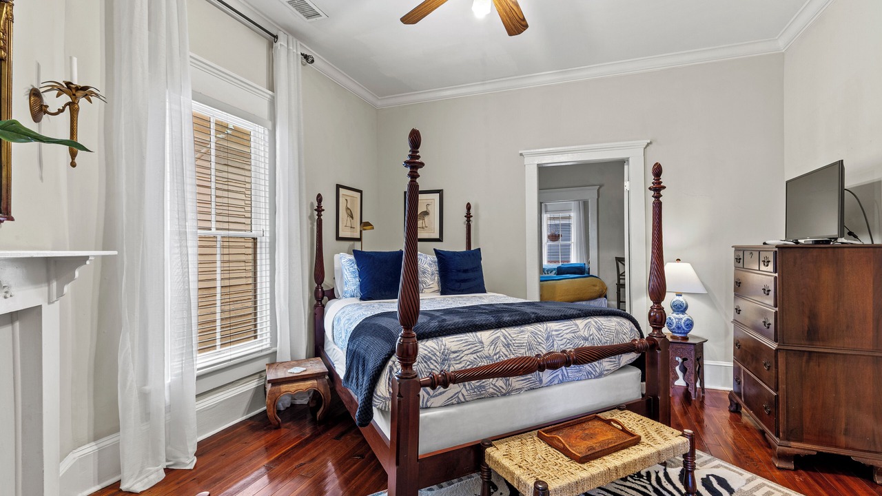 Photo of Bedroom in Metropolitan