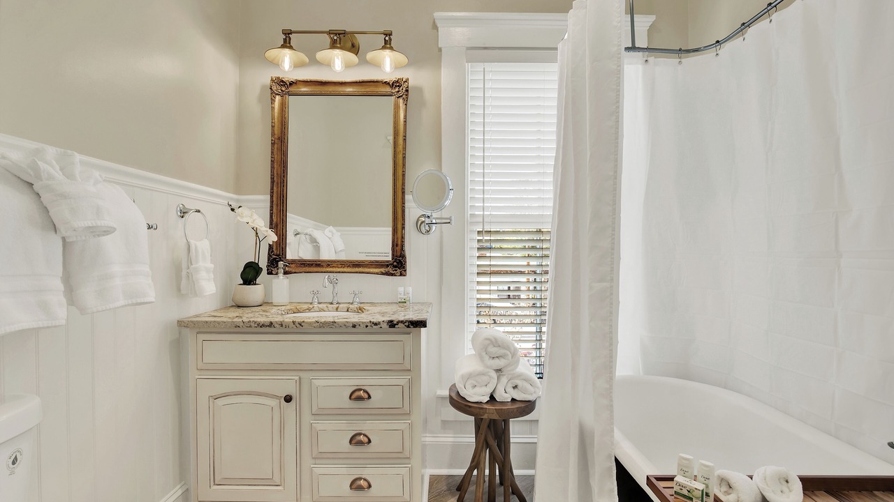 Photo of Bathroom in Metropolitan