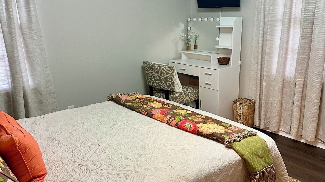 Photo of Bedroom in Lyons