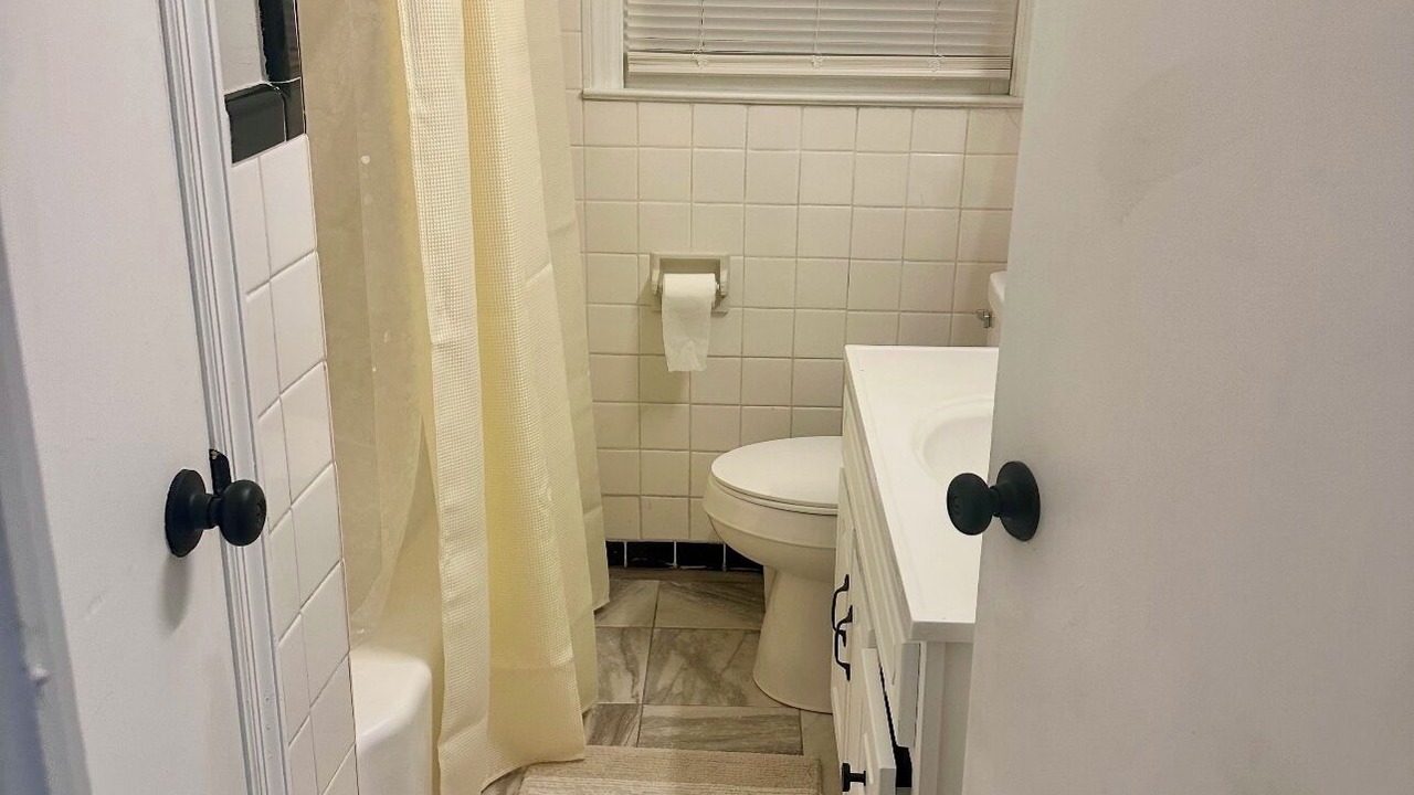 Photo of Bathroom in Lyons