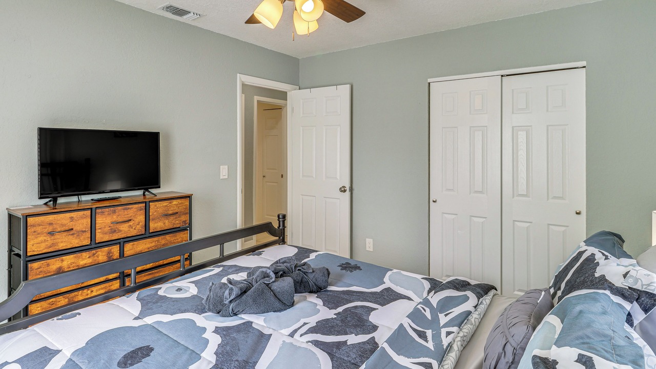 Photo of Bedroom in Lakewood Park