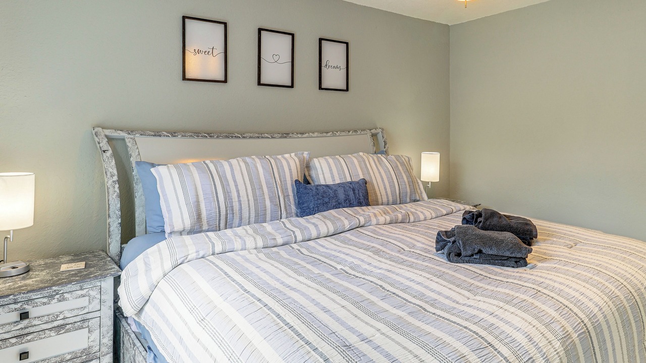 Photo of Bedroom in Lakewood Park