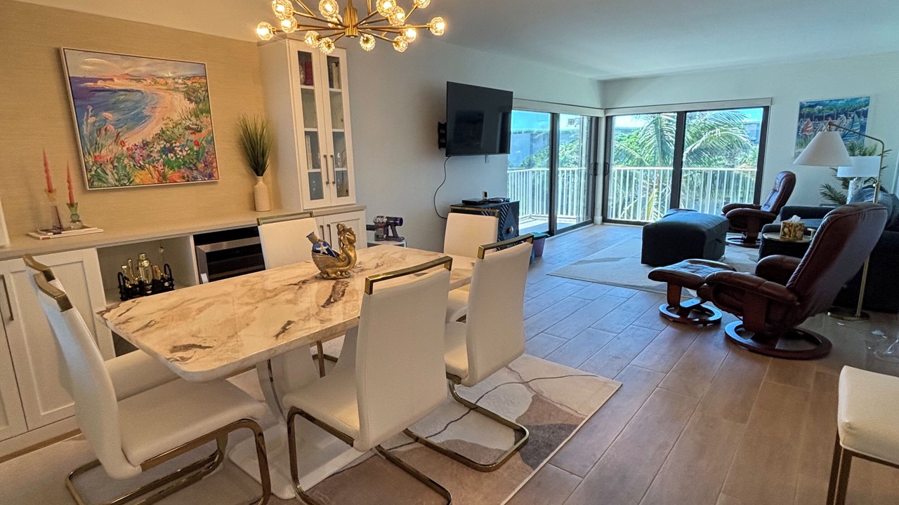 Photo of Livingroom in Central Beach