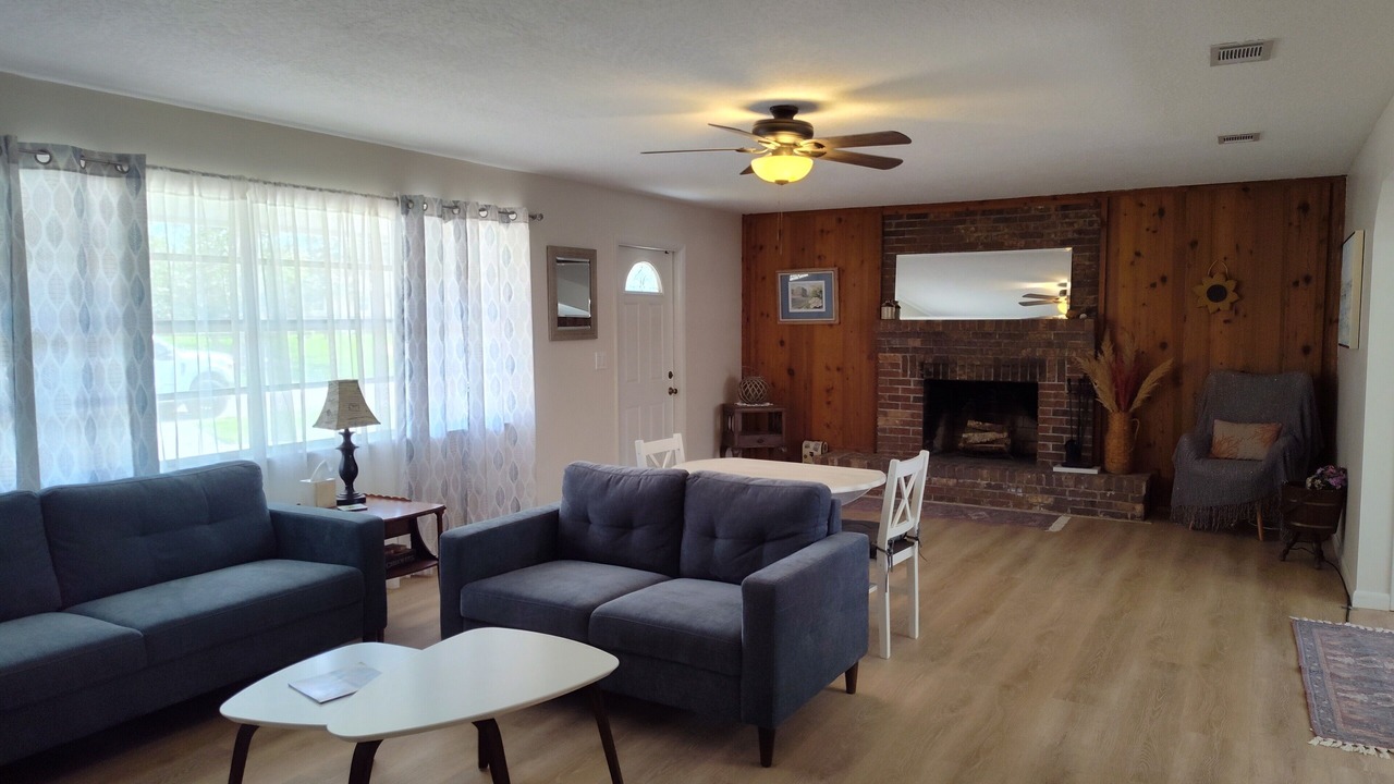 Photo of Livingroom in Sebastian Highlands