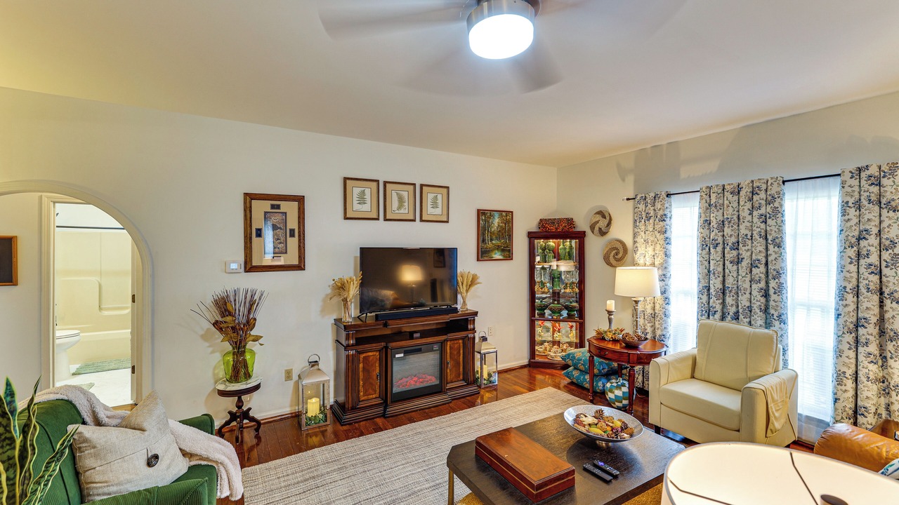 Photo of Livingroom in Miley