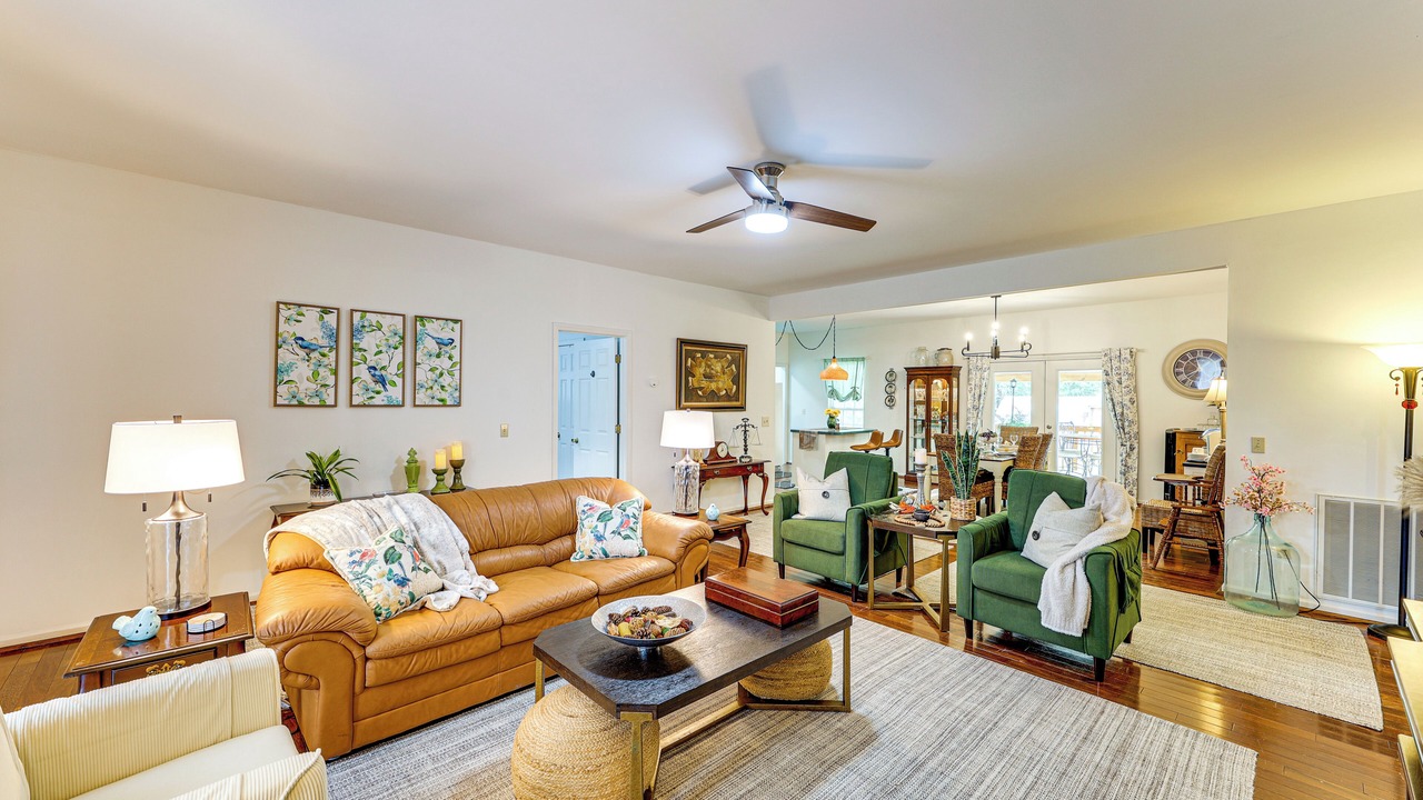 Photo of Livingroom in Miley