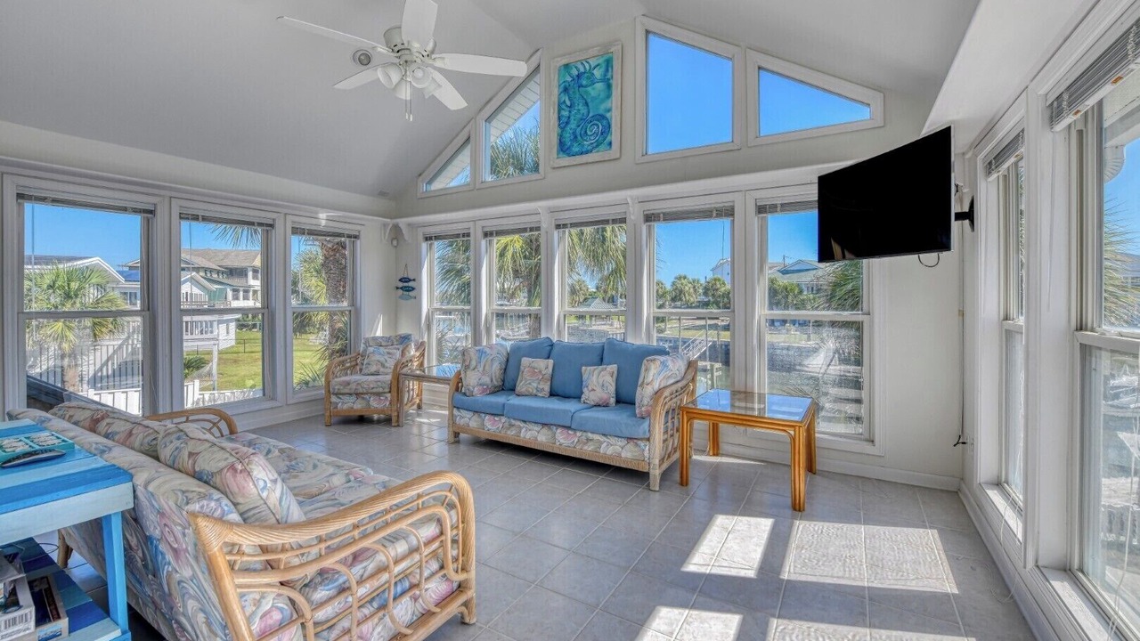 Photo of Livingroom in Inlet Harbour