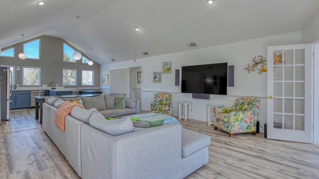 Photo of Livingroom in Inlet Harbour