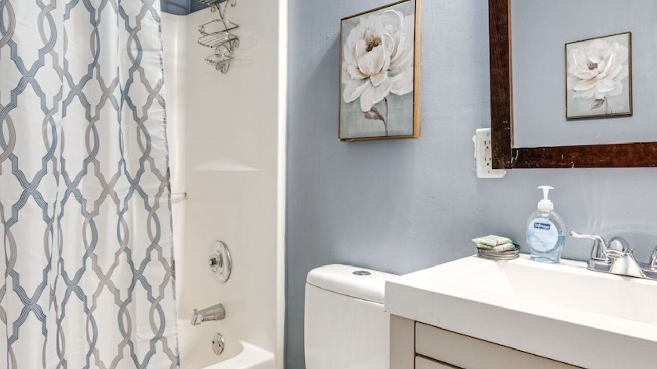 Photo of Bathroom in Winder