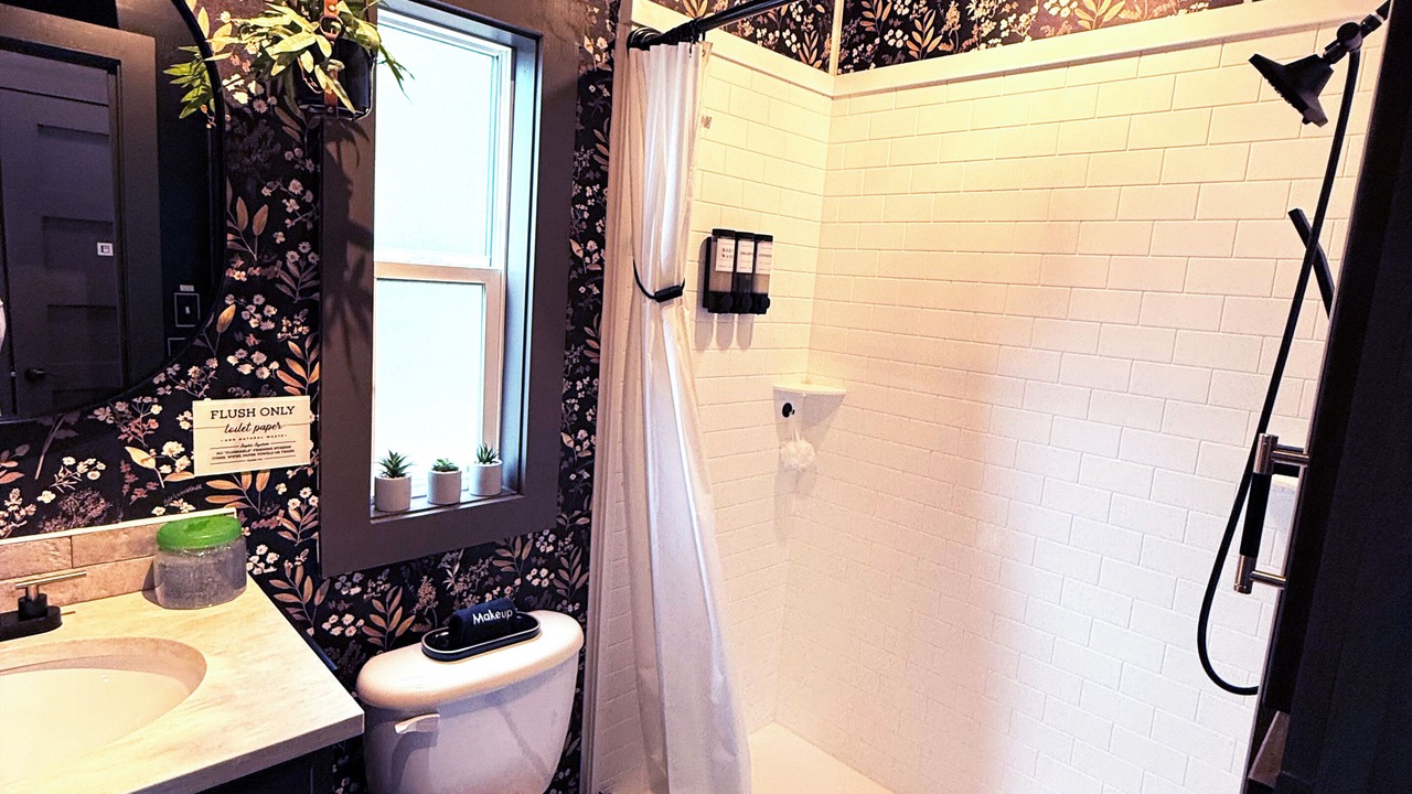 Photo of Bathroom in Mountain Rest