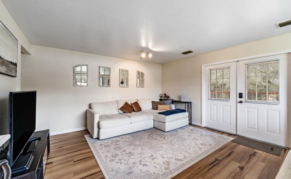 Photo of Livingroom in Durant