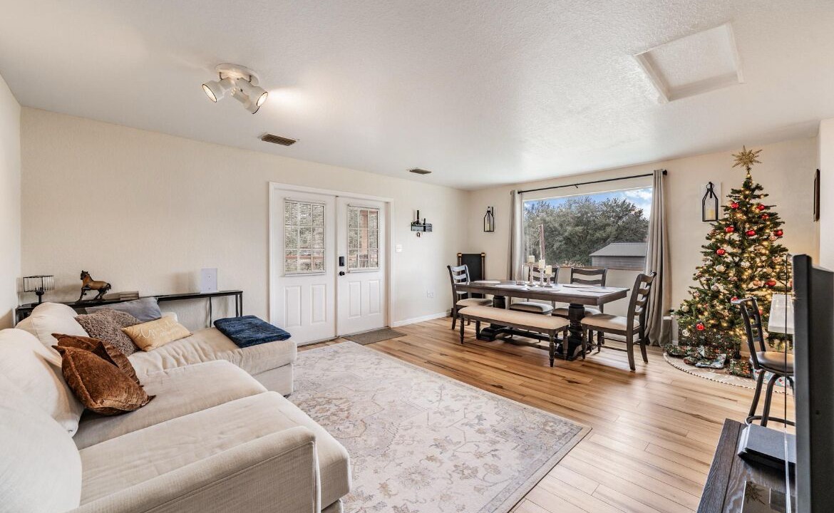 Photo of Livingroom in Durant