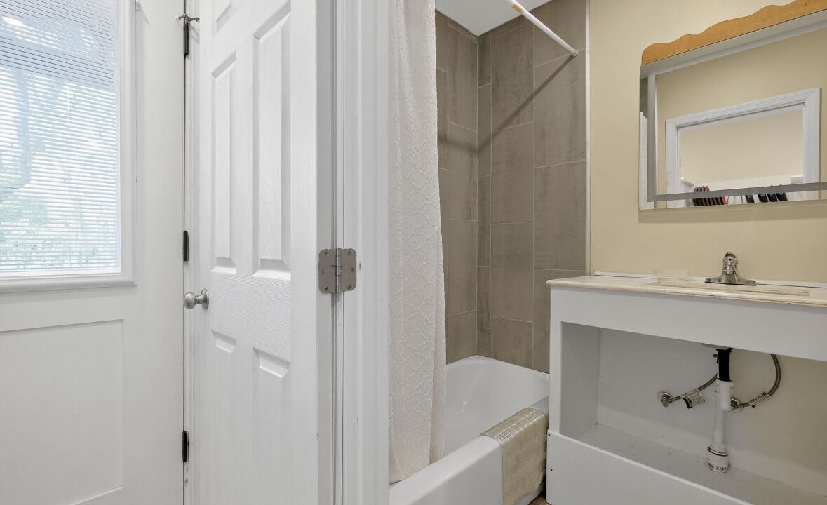 Photo of Bathroom in Midway
