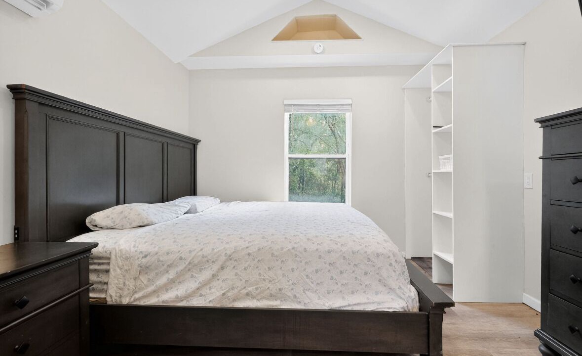 Photo of Bedroom in Midway