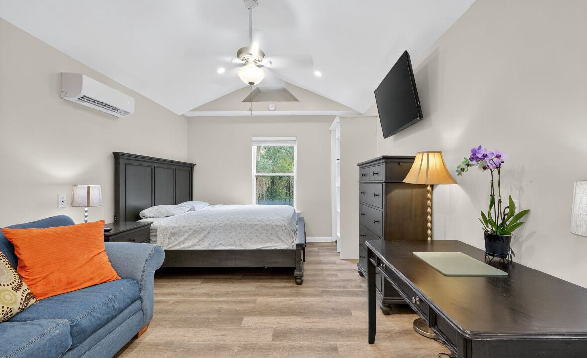 Photo of Bedroom in Midway