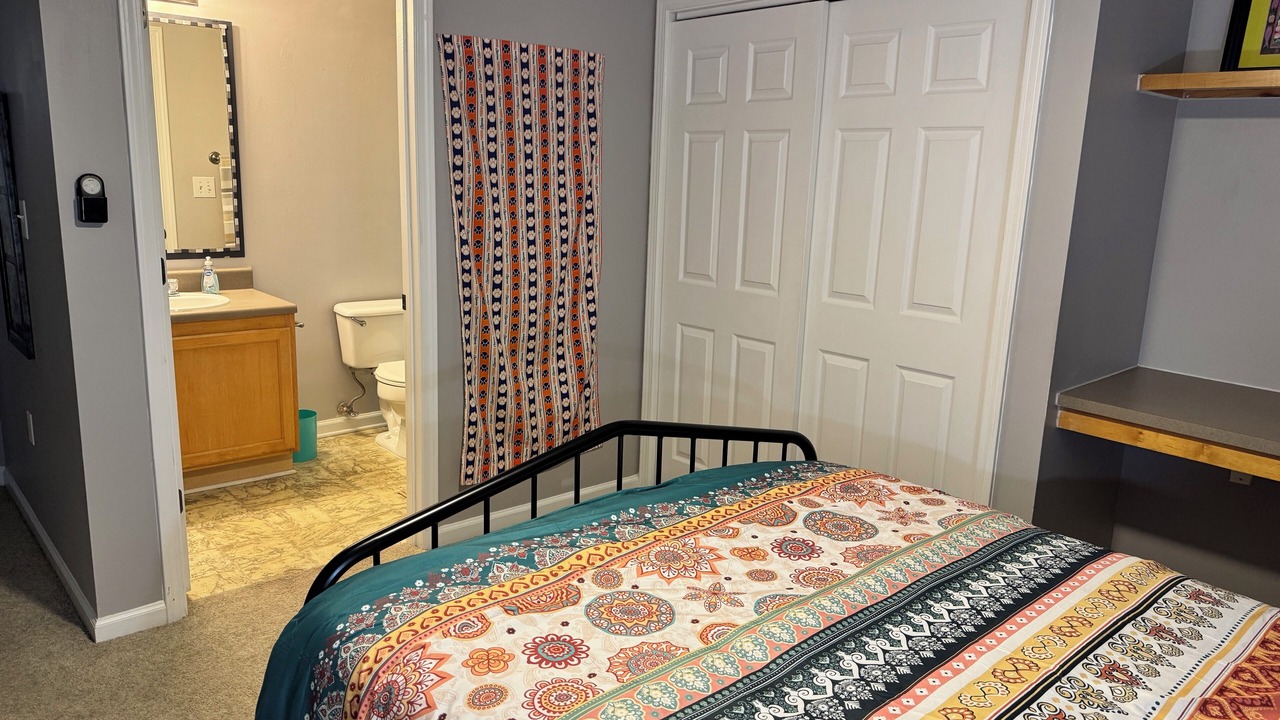 Photo of Bedroom in Keowee