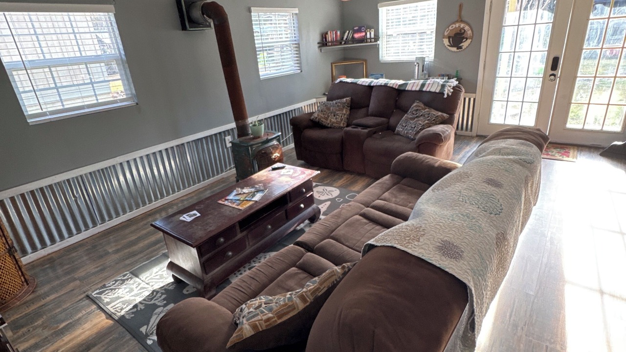 Photo of Livingroom in Midway