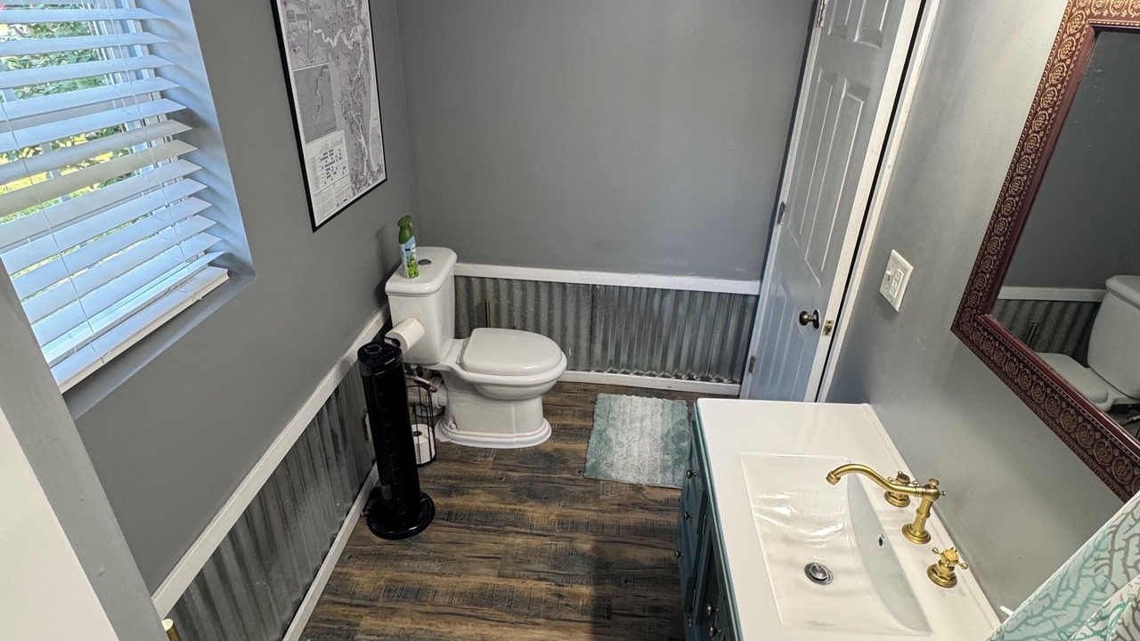 Photo of Bathroom in Midway