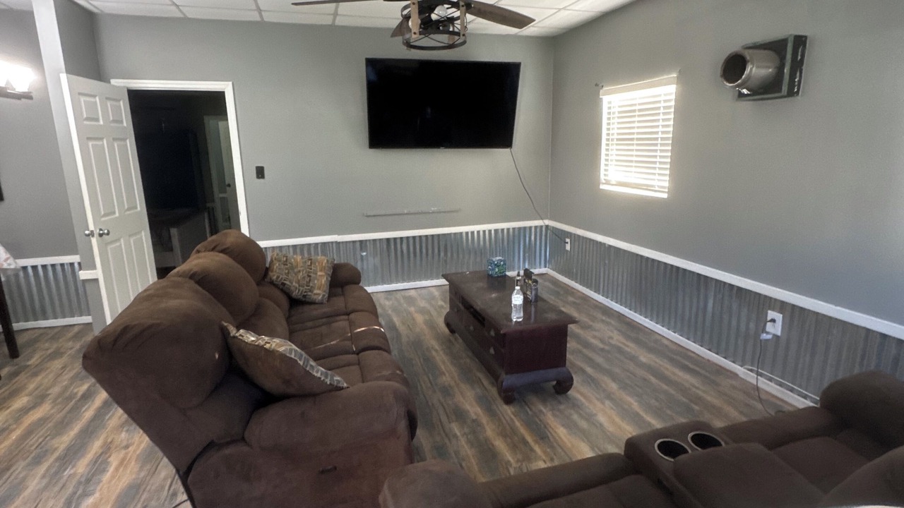 Photo of Livingroom in Midway