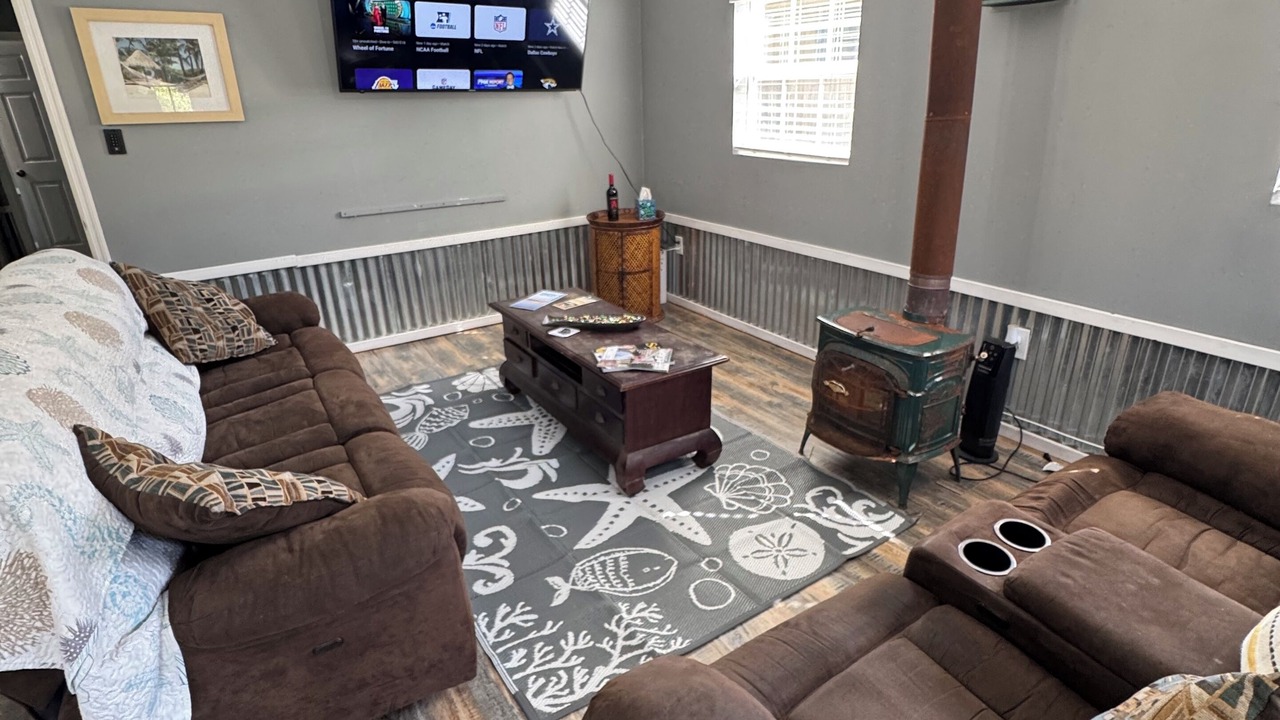 Photo of Livingroom in Midway