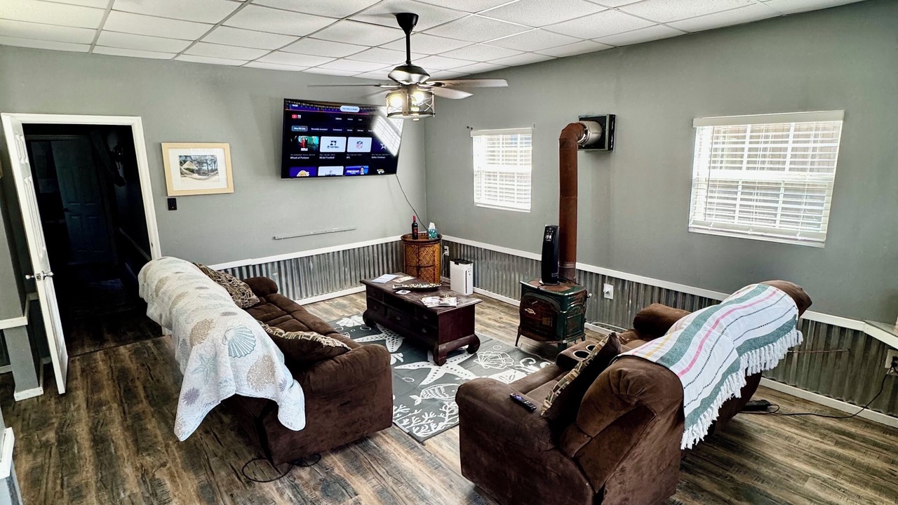 Photo of Livingroom in Midway