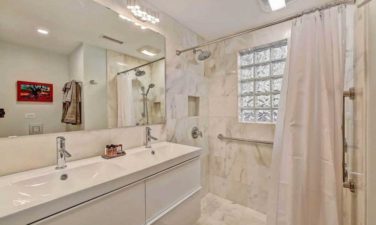 Photo of Bathroom in Cherry