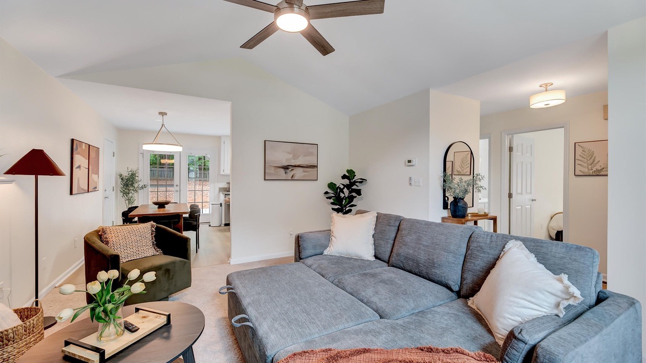 Photo of Livingroom in Northwest Raleigh